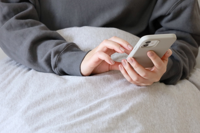 スマホ依存のイメージ